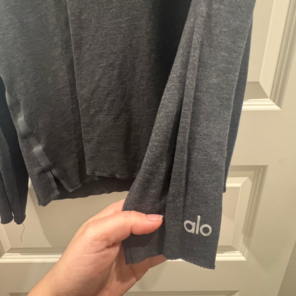 ALO Yoga Charcoal Hoodie/long sleeve - Picture 2 of 4